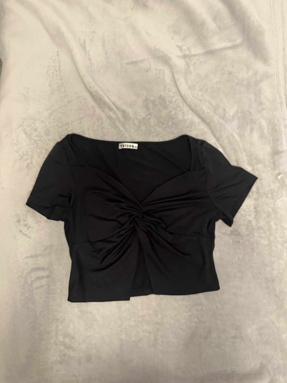 Vetior Twist Front Short Sleeve Crop Top - Size M